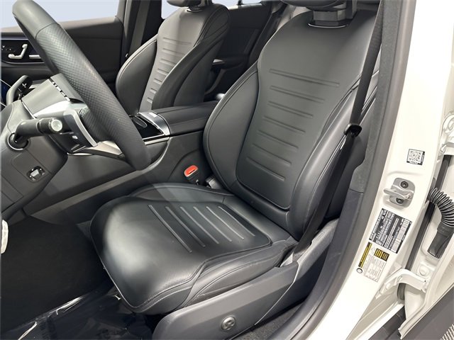 Used 2025 Mercedes-Benz GLC 300 4MATIC image 28