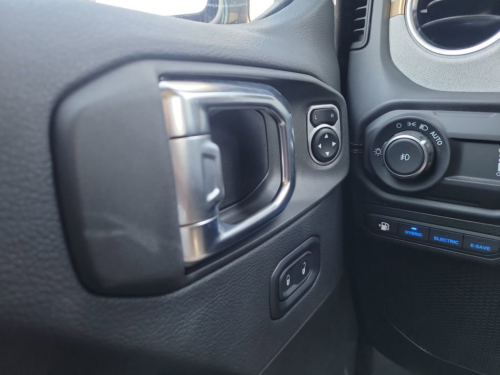 Certified 2025 Jeep Wrangler Unlimited Sahara AWD/4WD image 22