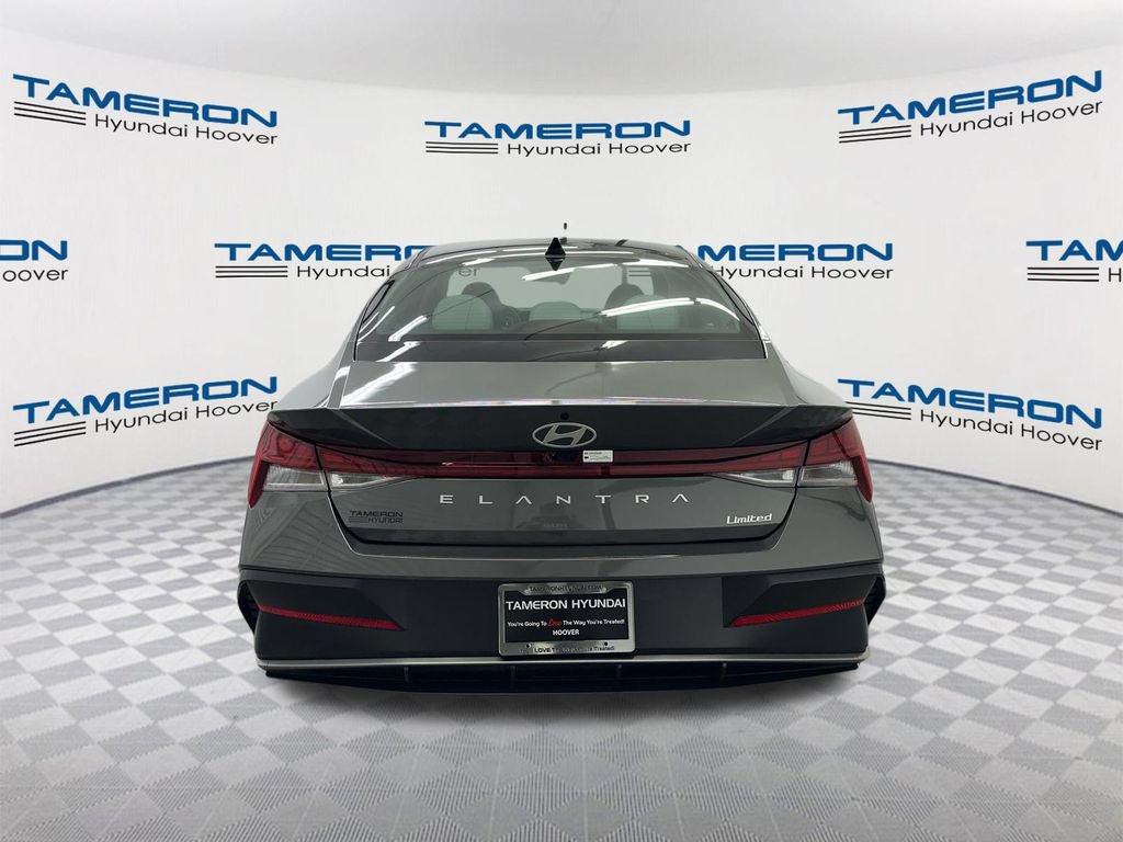Used 2025 Hyundai Elantra Limited FWD image 4