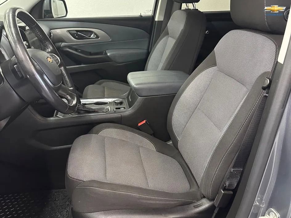 Used 2020 Chevrolet Traverse LT image 11
