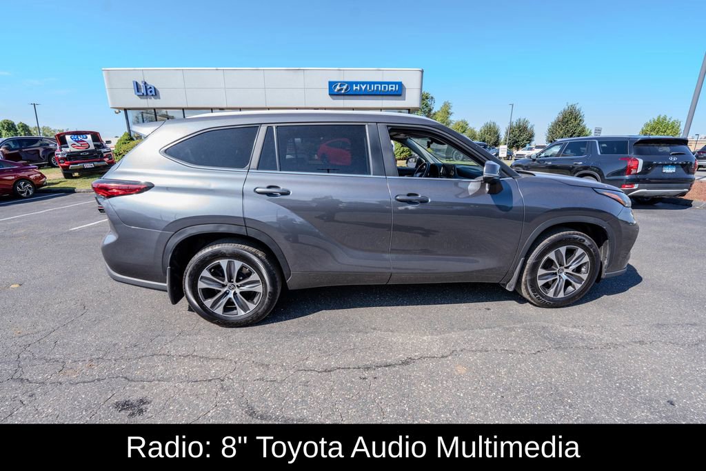 Used 2023 Toyota Highlander XLE image 8