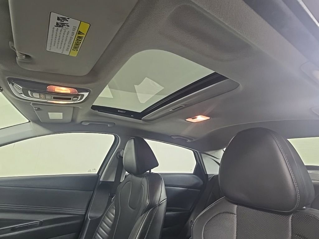 Used 2022 Hyundai Elantra Limited image 14