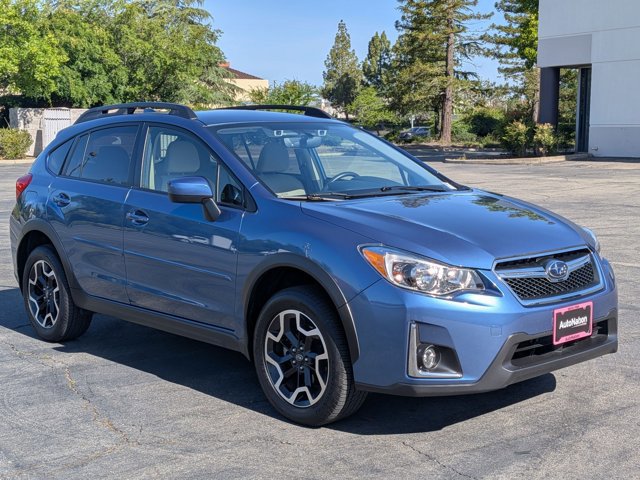 Used 2017 Subaru Crosstrek 2.0i Premium image 3
