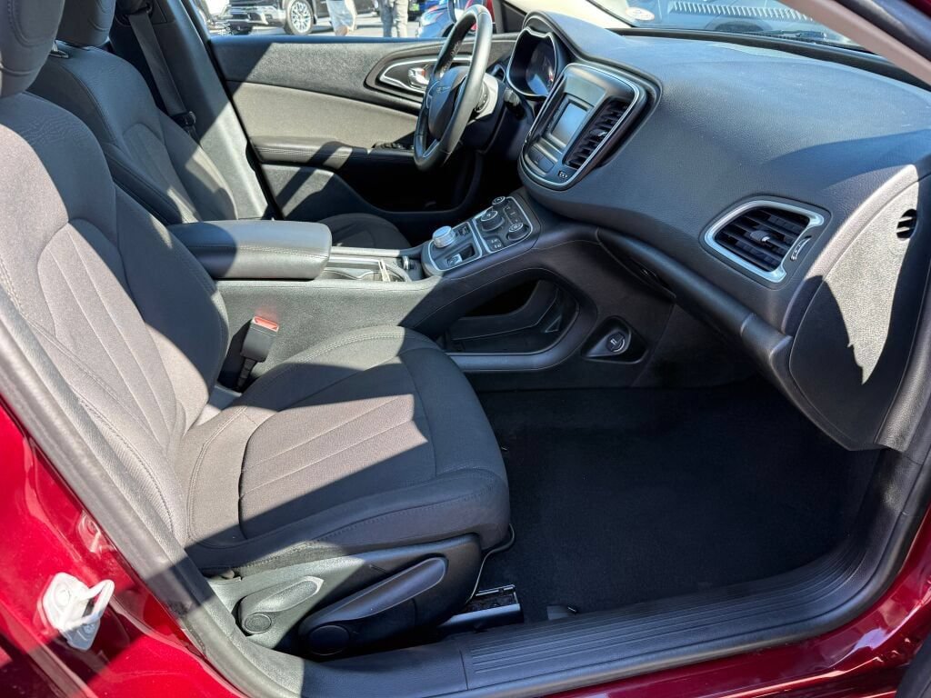 Used 2016 Chrysler 200 LX FWD image 7