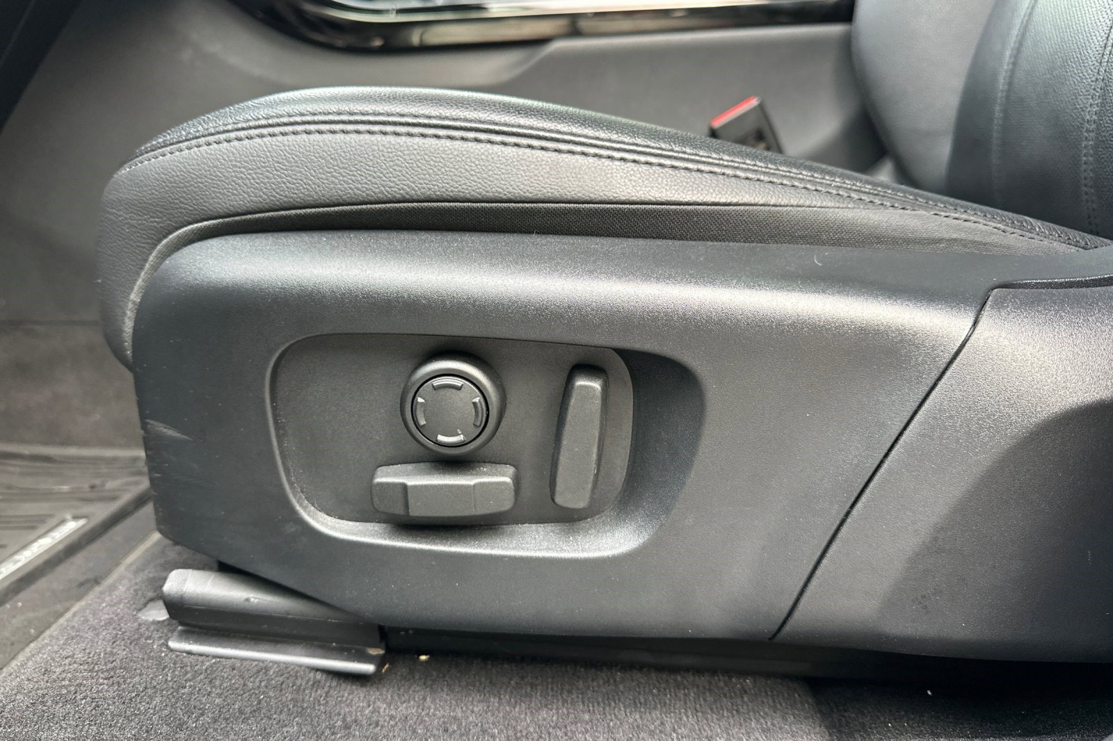 Used 2024 Land Rover Range Rover Evoque Dynamic SE image 17