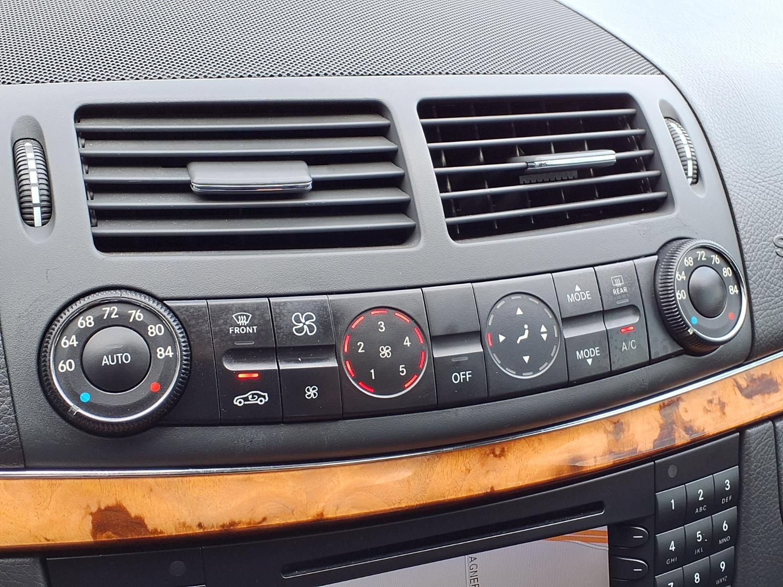 Used 2006 Mercedes-Benz E 350 Sedan w/ Premium Pkg image 24