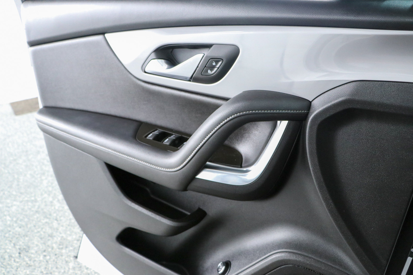 Used 2023 Chevrolet Blazer LT w/ Midnight/Sport Edition FWD image 21