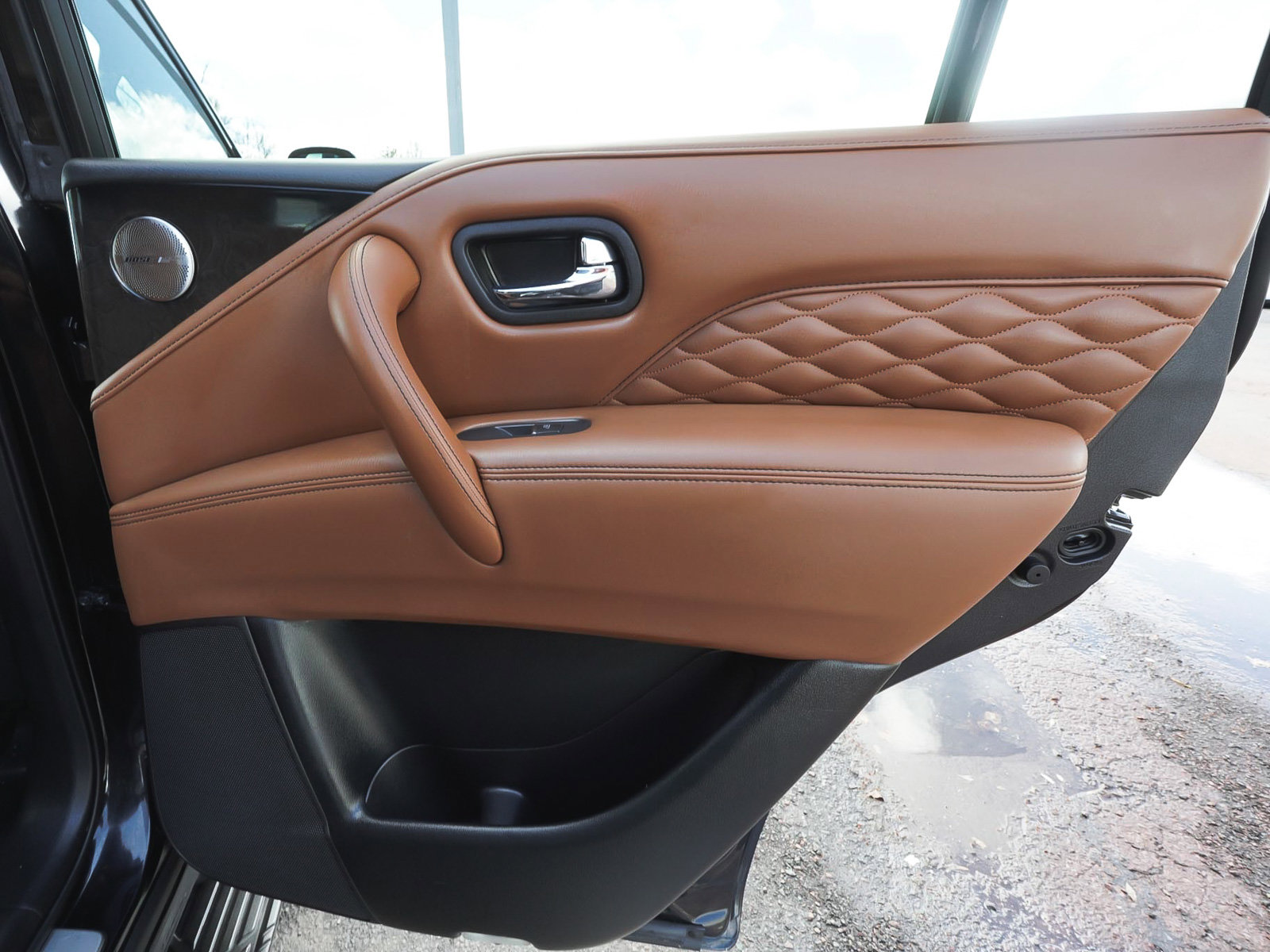 Used 2024 INFINITI QX80 Sensory AWD/4WD image 11