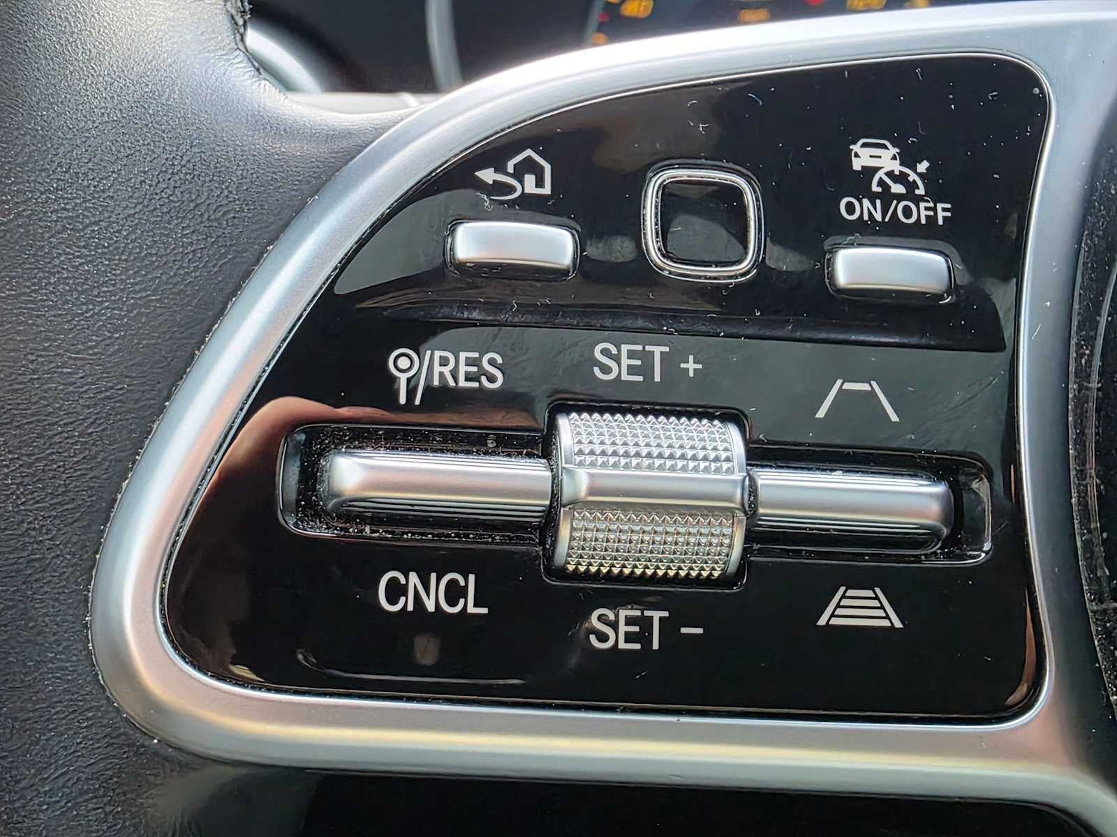 Used 2020 Mercedes-Benz GLC 300 4MATIC image 31
