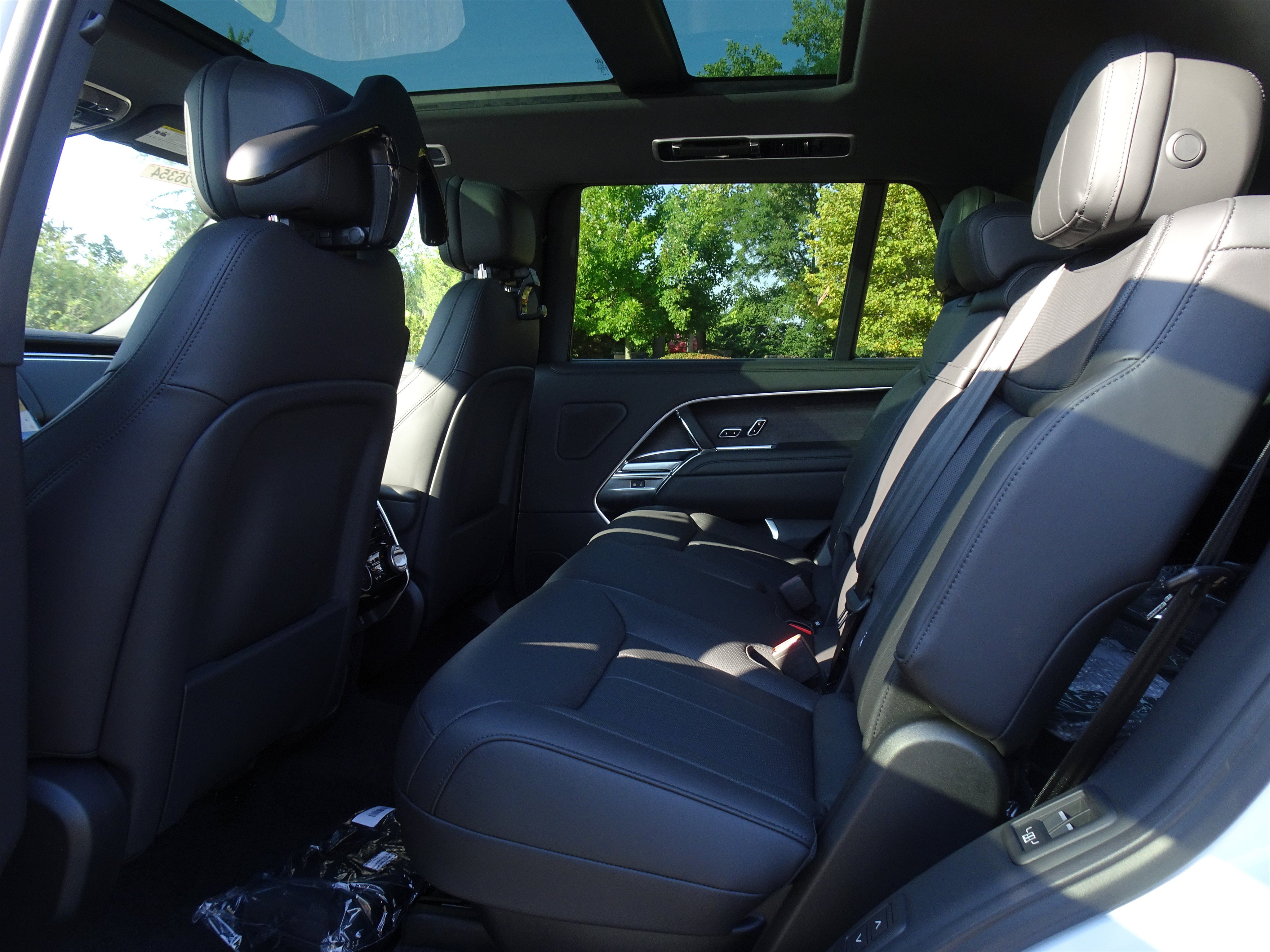 New 2026 Land Rover Range Rover Long Wheelbase SE AWD/4WD image 19