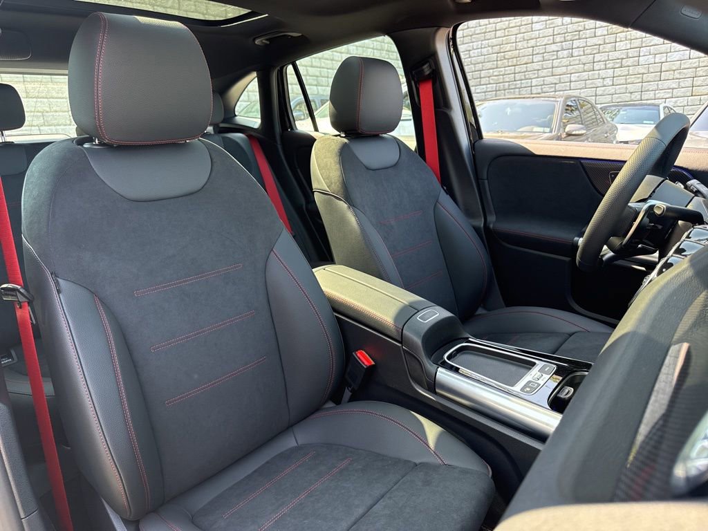 New 2026 Mercedes-Benz GLA 35 AMG 4MATIC image 36
