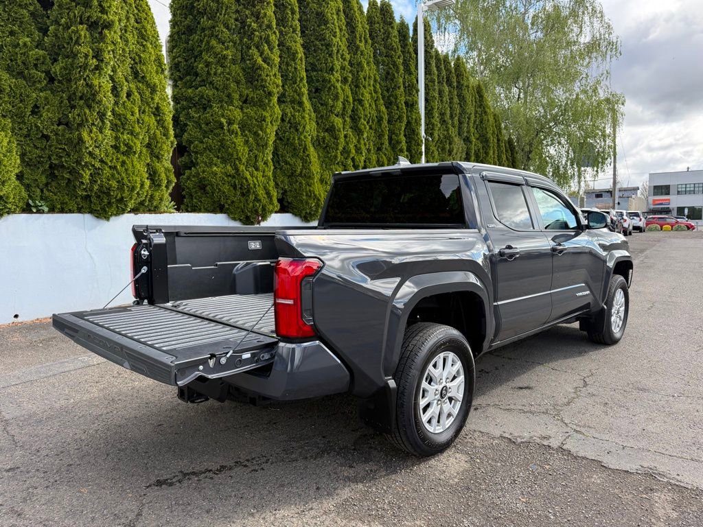 Used 2025 Toyota Tacoma SR5 AWD/4WD image 9