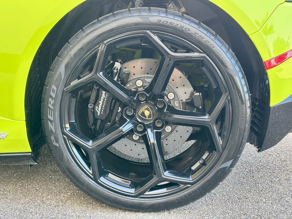 Used 2022 Lamborghini Huracan EVO image 16