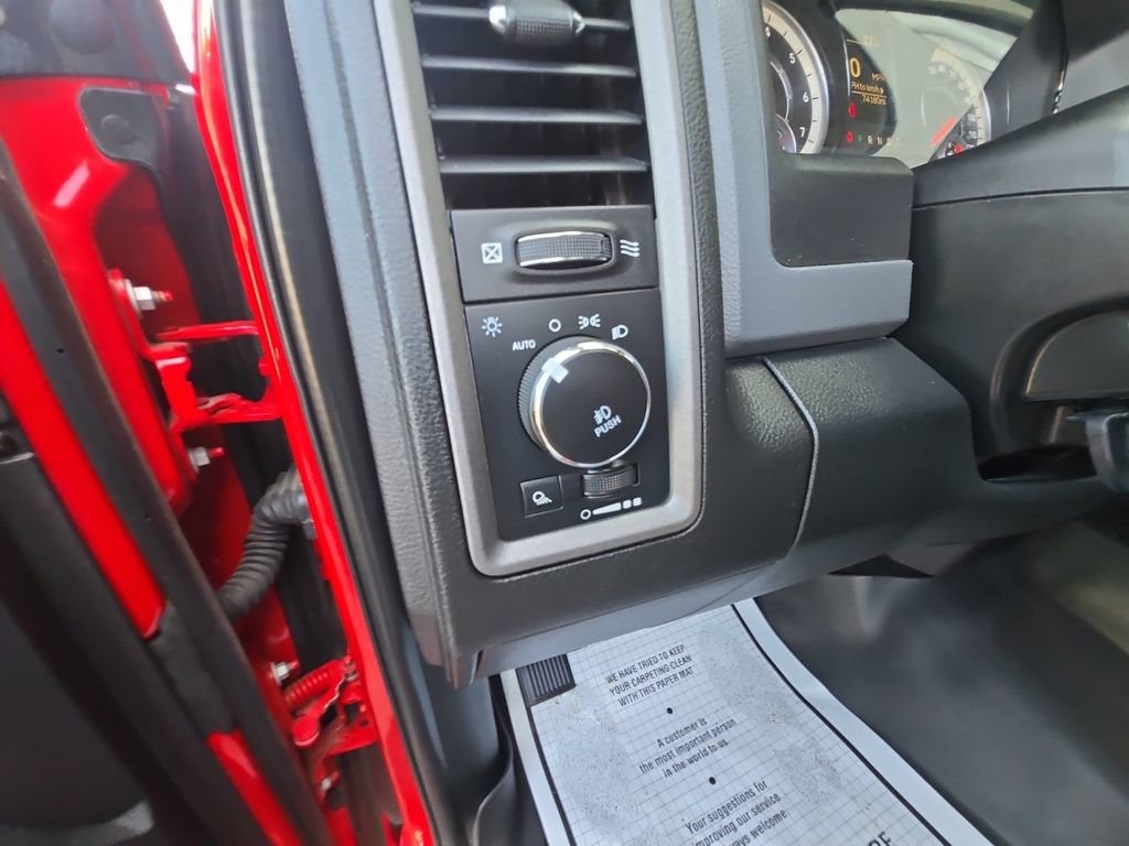 Used 2017 RAM 1500 Express AWD/4WD image 32