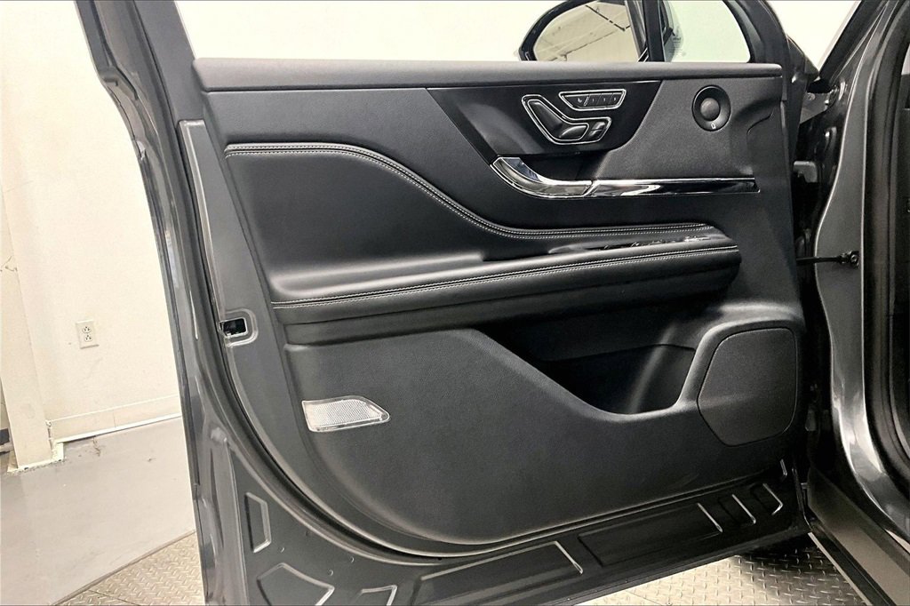 Used 2022 Lincoln Corsair Reserve w/ Equipment Group 201A image 18