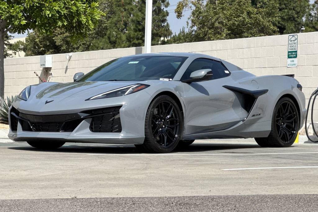 Used 2024 Chevrolet Corvette Z06 w/ Stealth Interior Trim Package RWD image 9