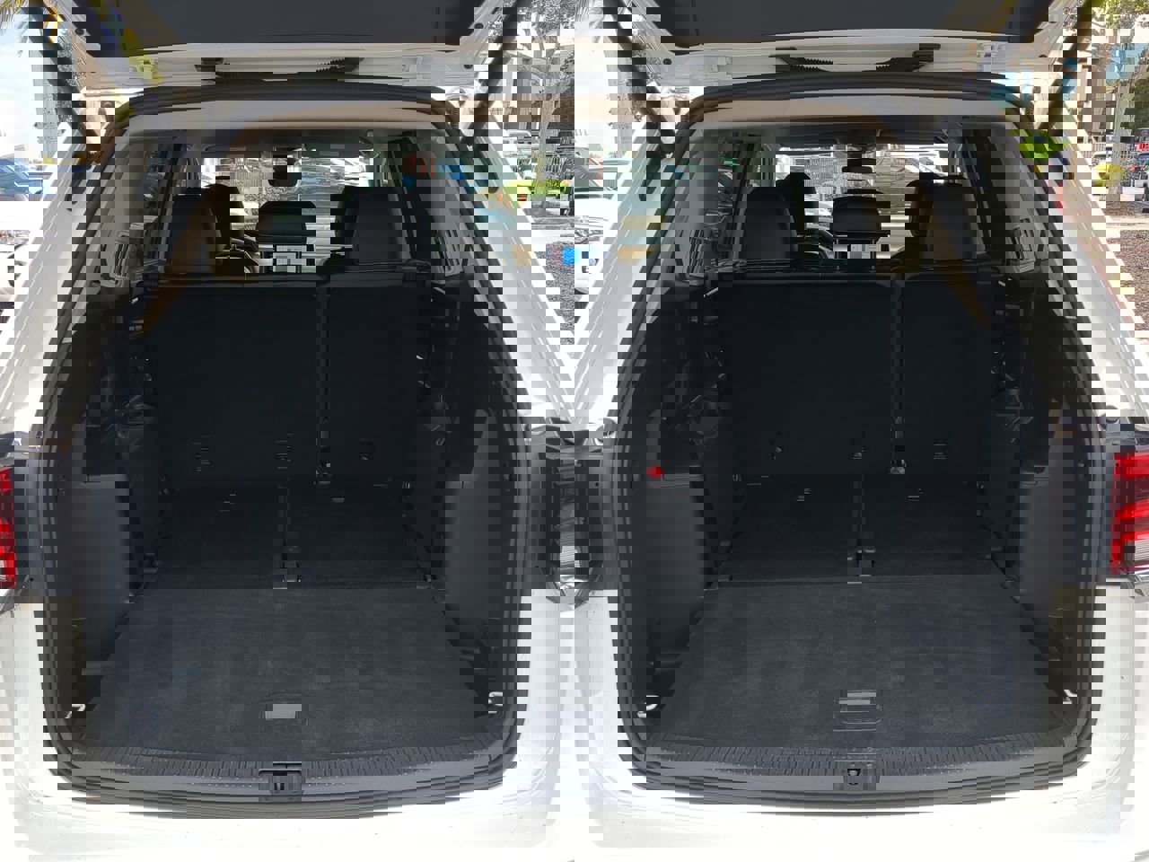 Used 2025 Volkswagen Atlas SE image 13