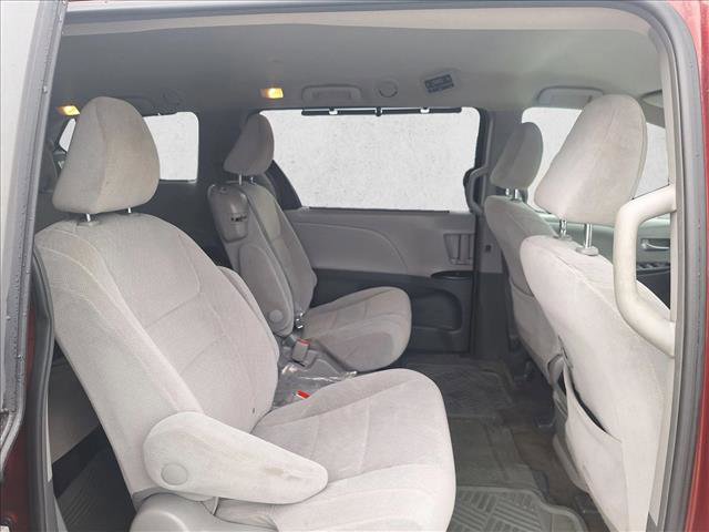 Used 2015 Toyota Sienna LE image 19