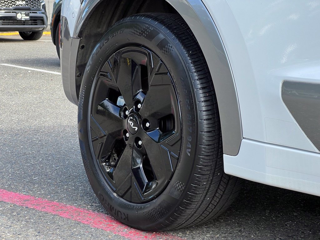 Certified 2023 Kia Niro Wave FWD image 2