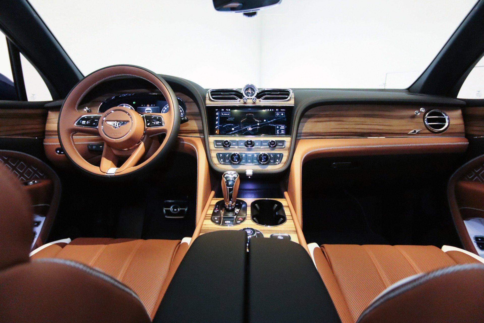 New 2025 Bentley Bentayga image 2