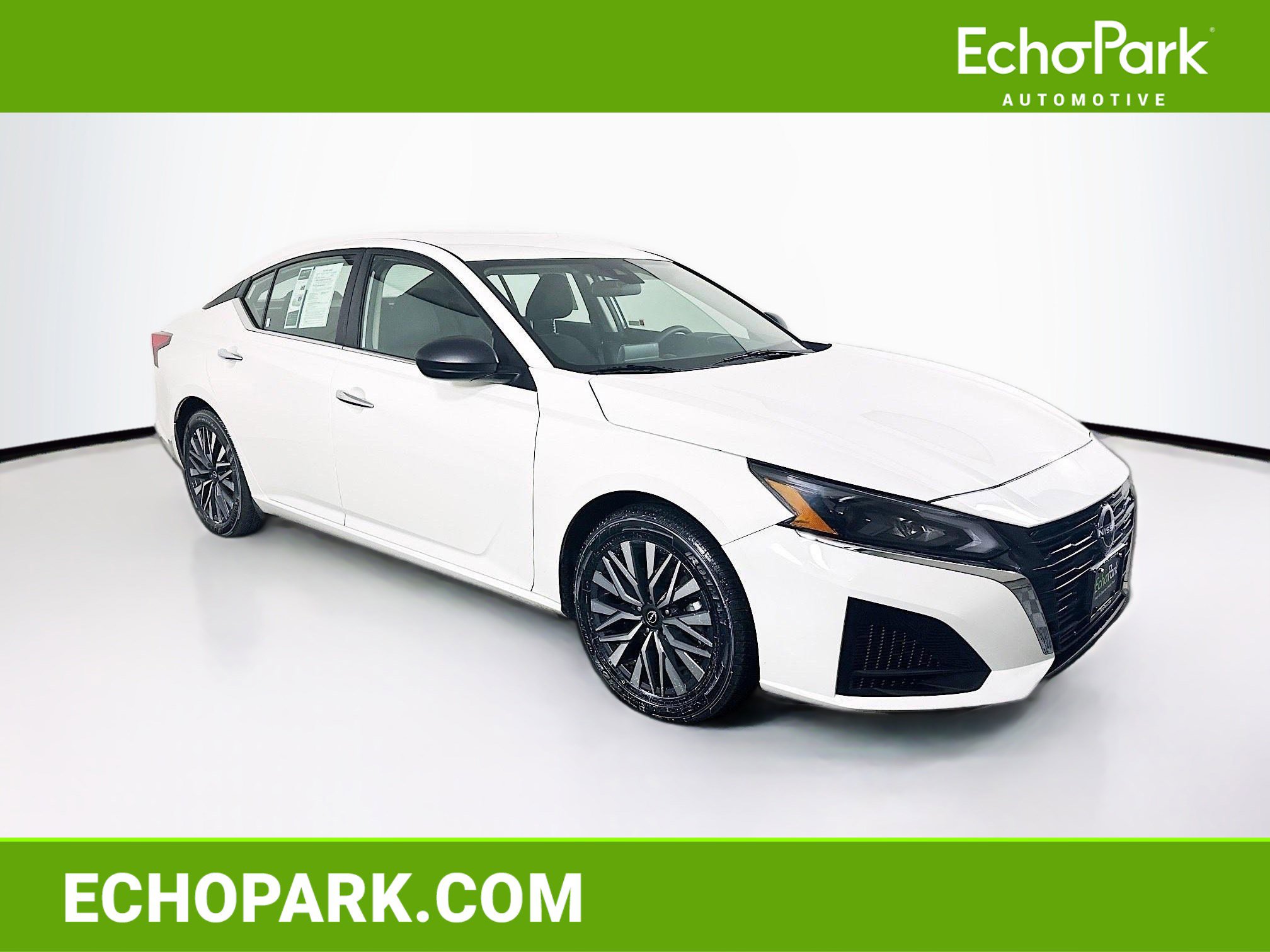 Used 2025 Nissan Altima 2.5 SV image 1