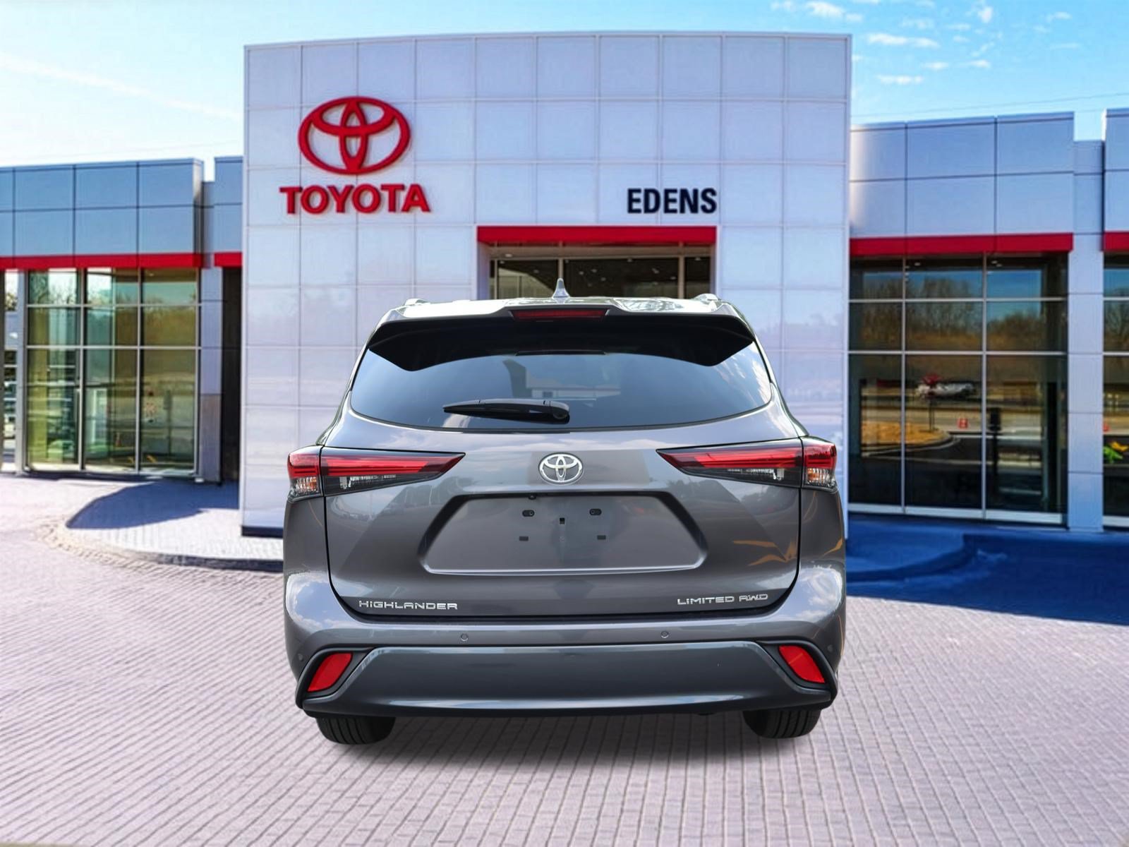 Certified 2024 Toyota Highlander Limited AWD/4WD image 4