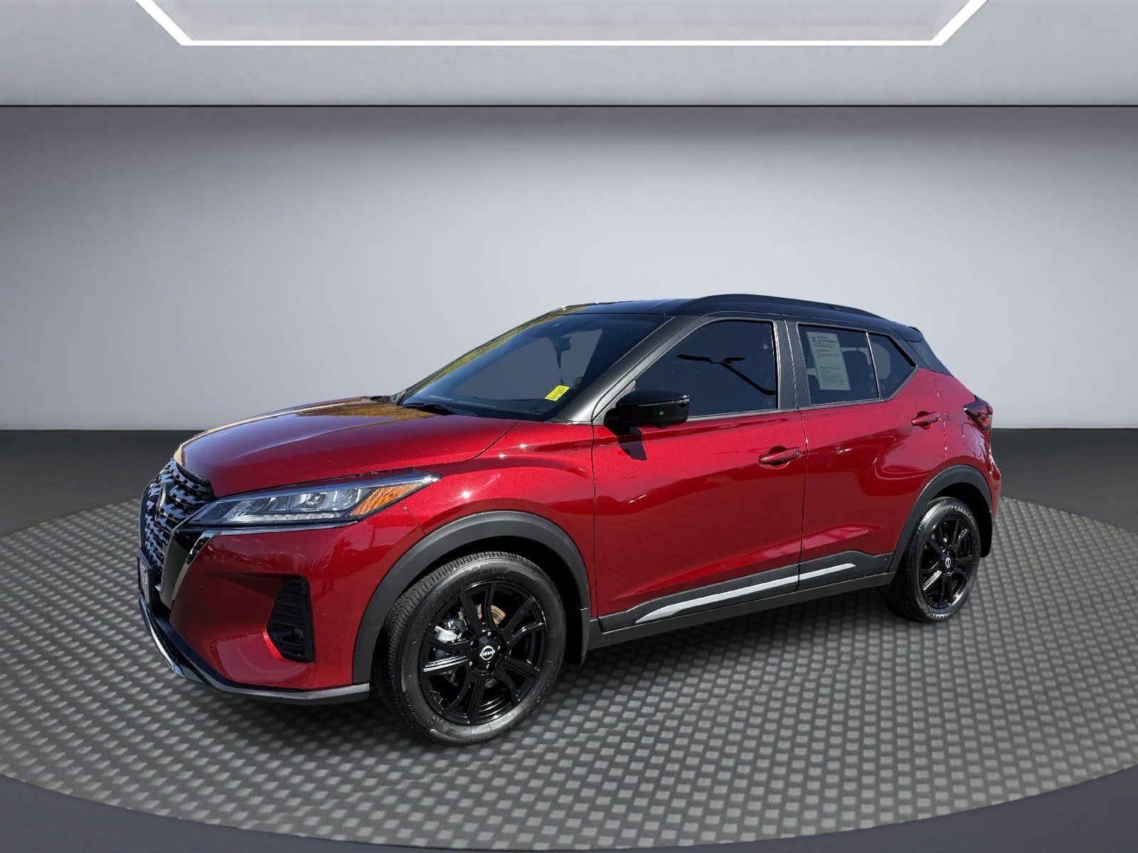 Used 2024 Nissan Kicks SR FWD image 2