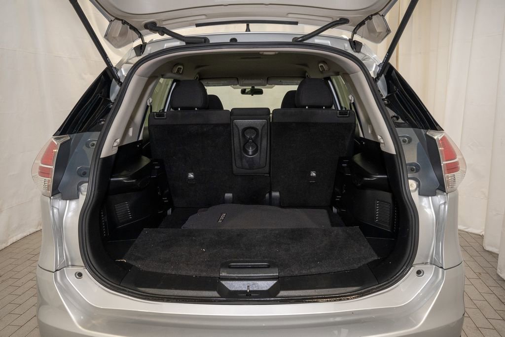 Used 2016 Nissan Rogue SV image 6