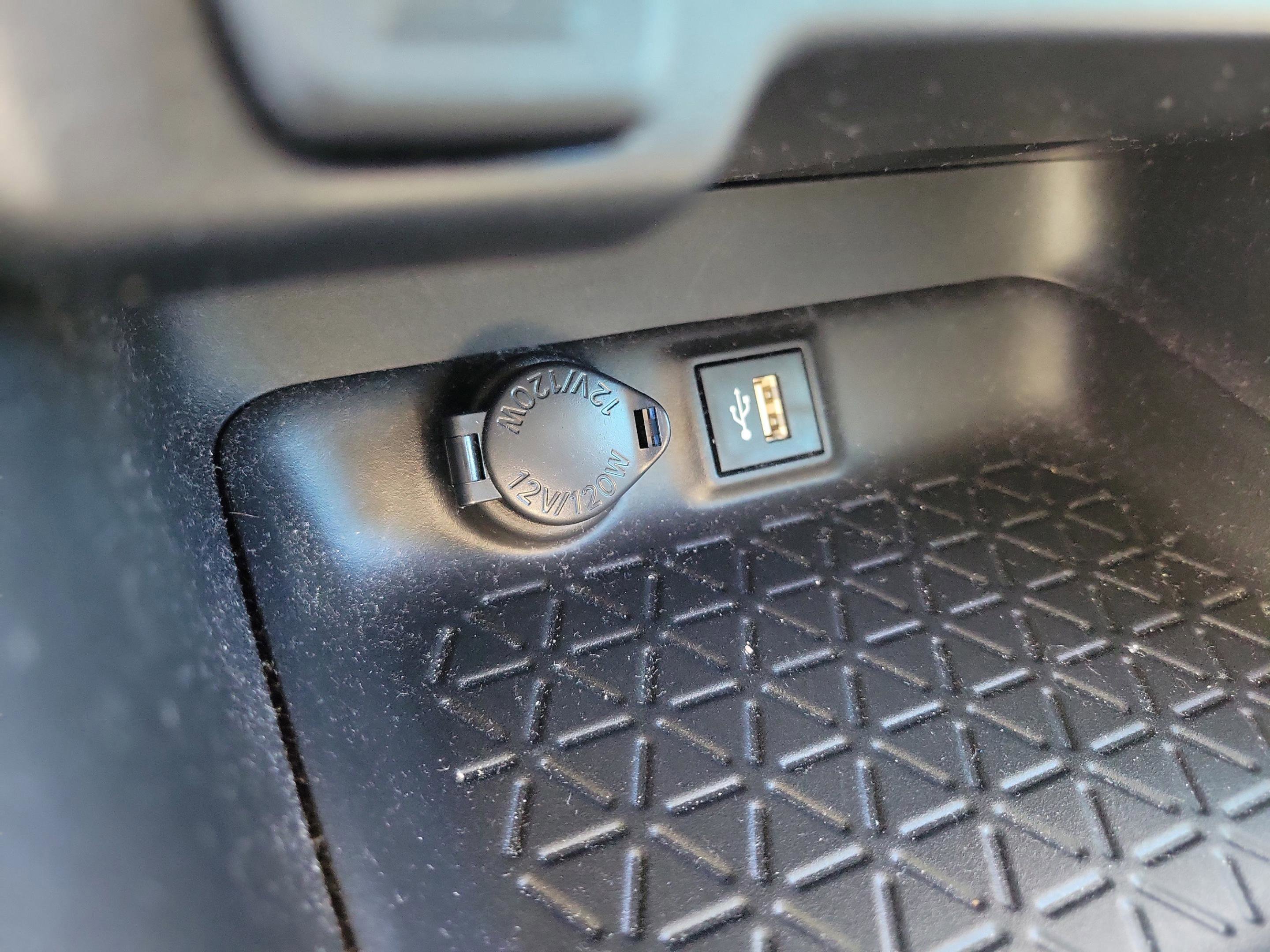 Used 2023 Toyota RAV4 XLE image 28