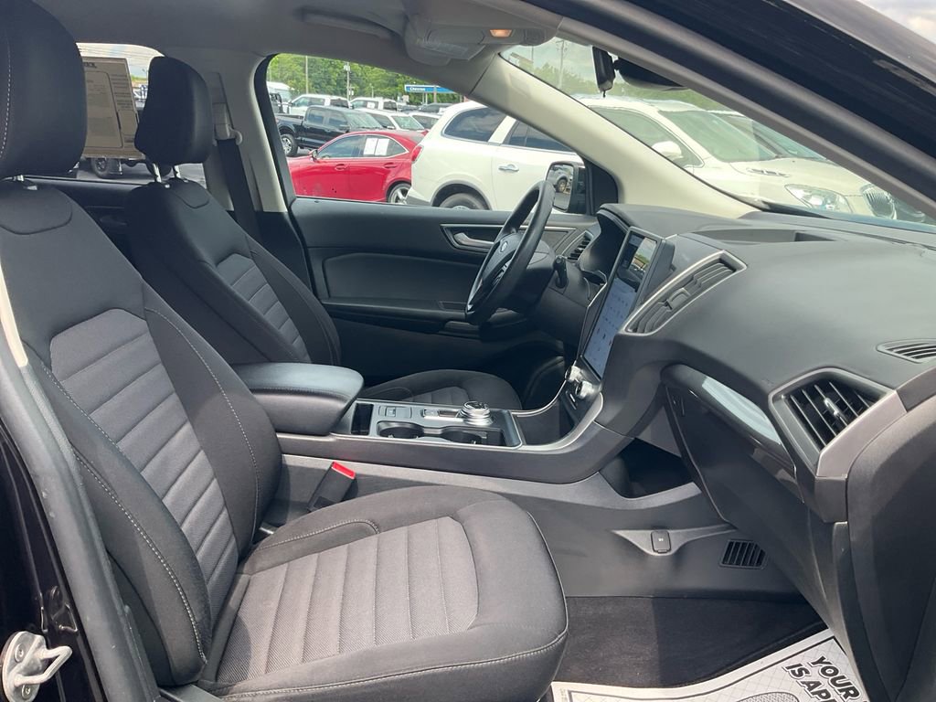 Certified 2022 Ford Edge SE w/ Black Appearance Package AWD/4WD image 12