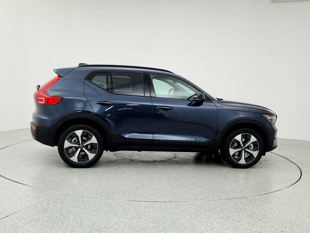 New 2026 Volvo XC40 B4 Plus w/ Climate Package FWD image 4