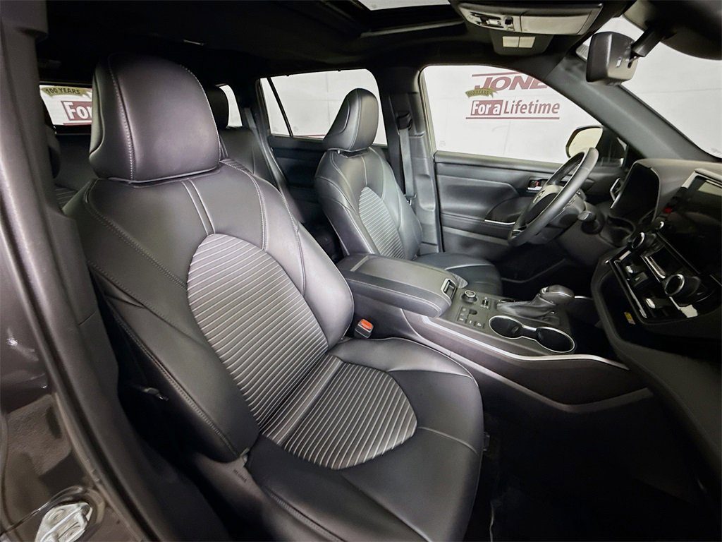 Certified 2023 Toyota Highlander XSE image 34