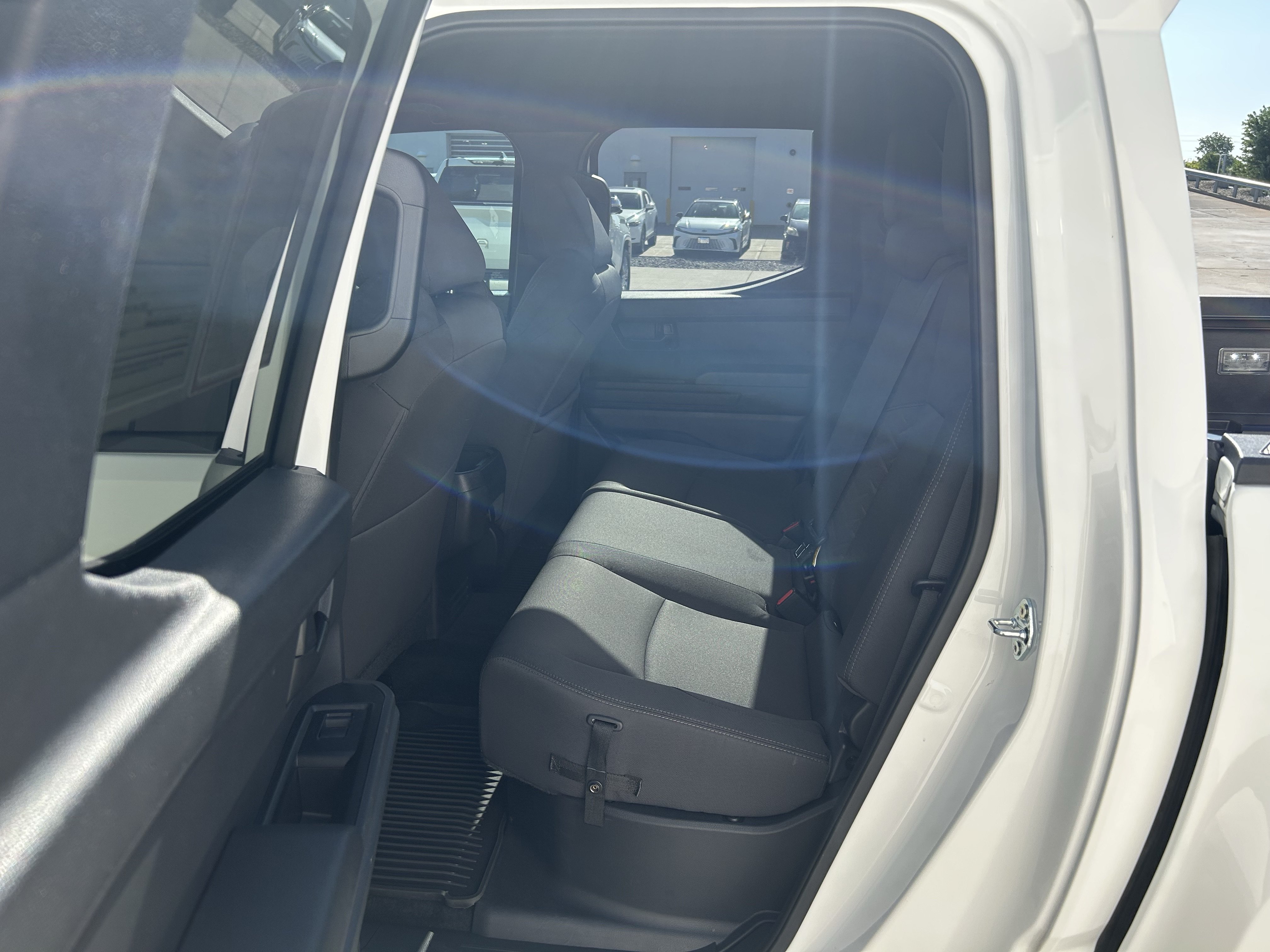 Certified 2025 Toyota Tacoma SR5 AWD/4WD image 18