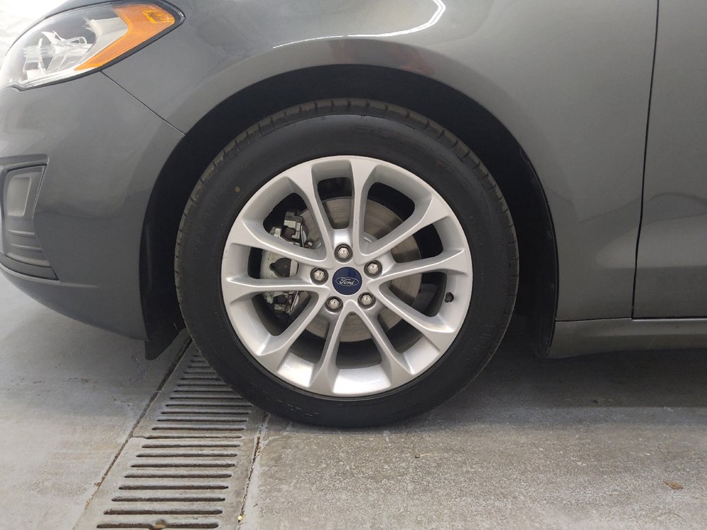 Used 2020 Ford Fusion SE image 31