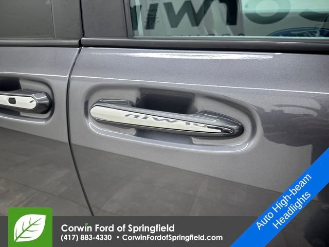 Used 2025 Toyota Sienna XLE image 8