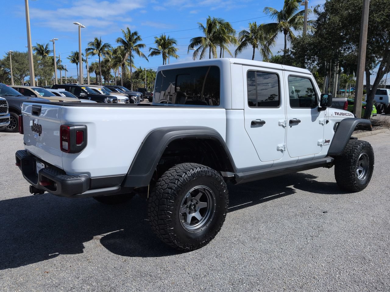 Used 2023 Jeep Gladiator Rubicon w/ Trailer Tow Package AWD/4WD image 5
