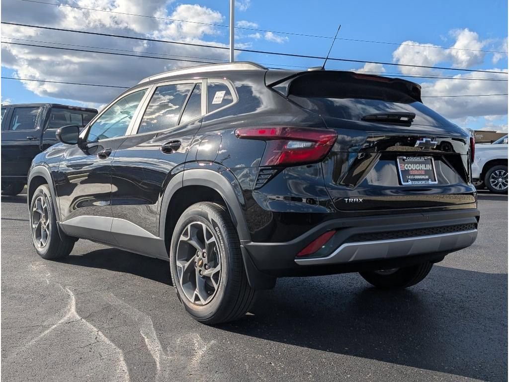 New 2025 Chevrolet Trax LT w/ Driver Confidence Package image 5