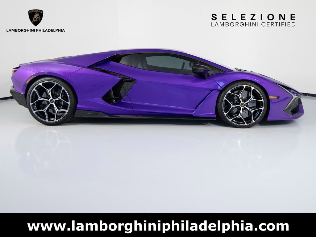 Used 2024 Lamborghini Revuelto image 4