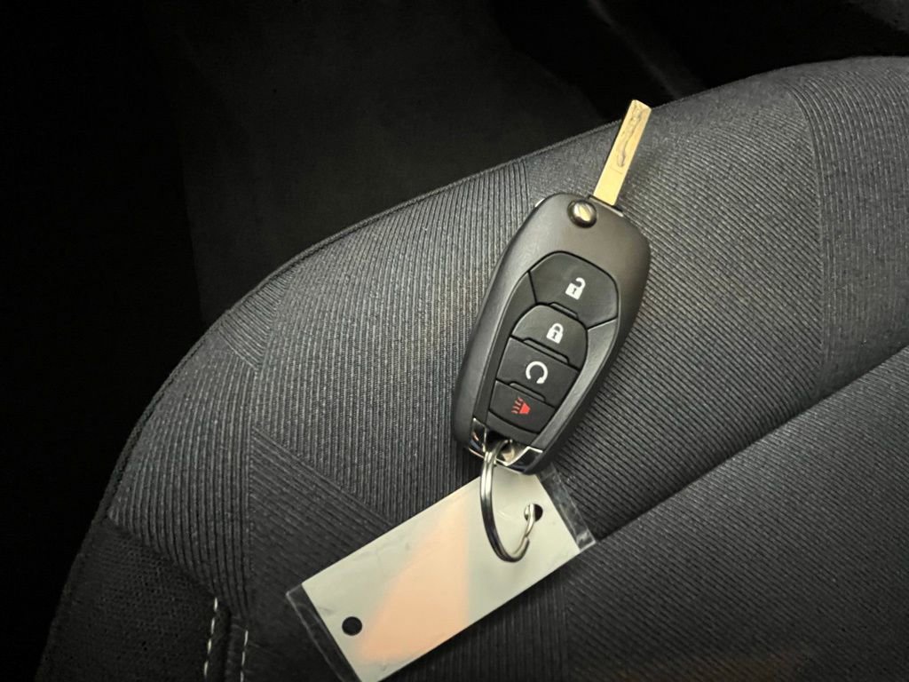 Used 2026 Chevrolet Trax RS w/ Sunroof Package image 27