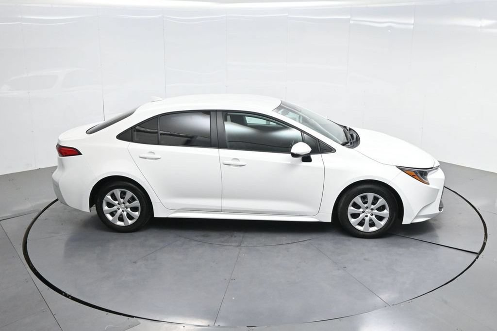 Used 2025 Toyota Corolla LE FWD image 56