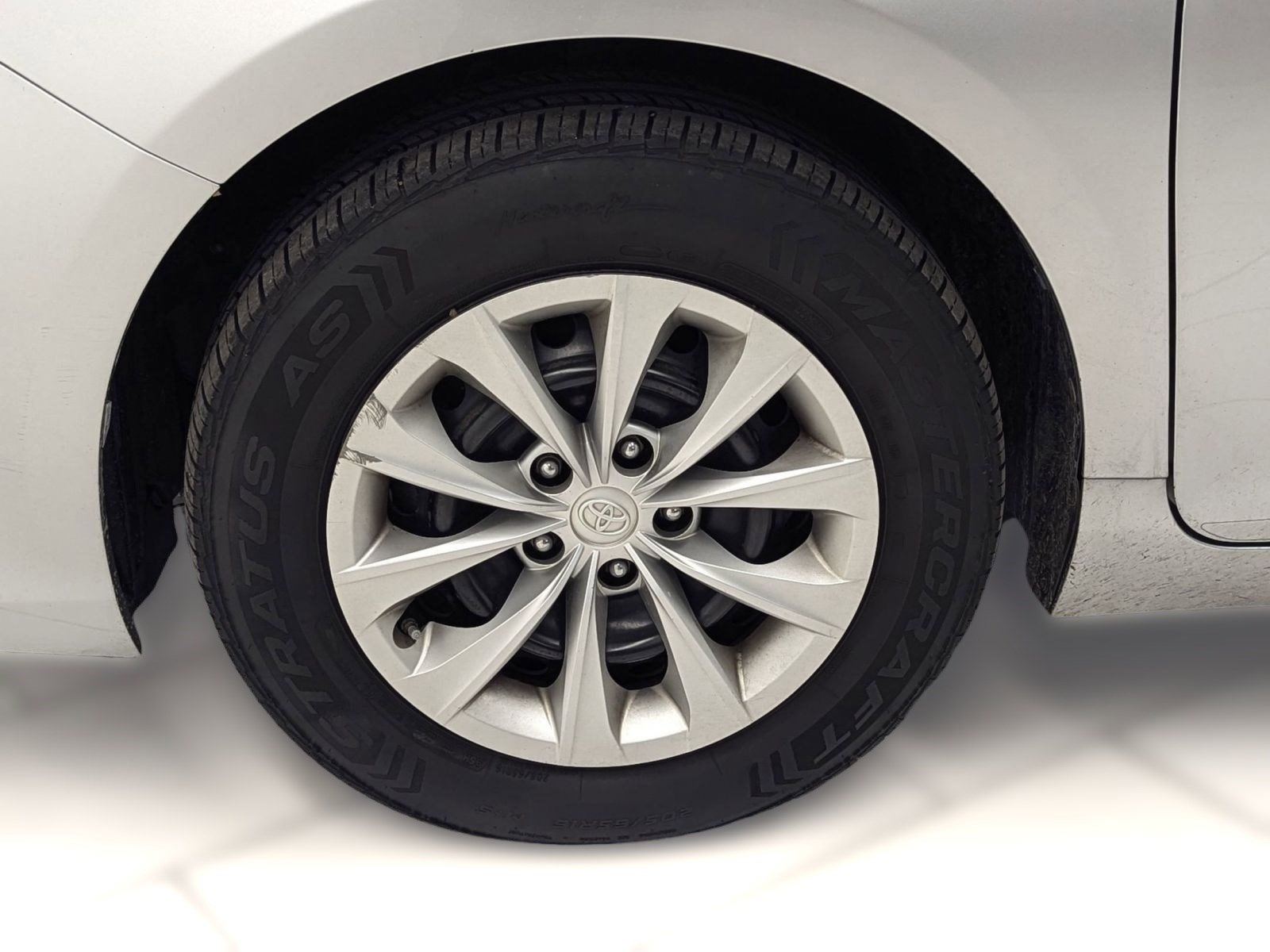 Used 2017 Toyota Camry LE image 9