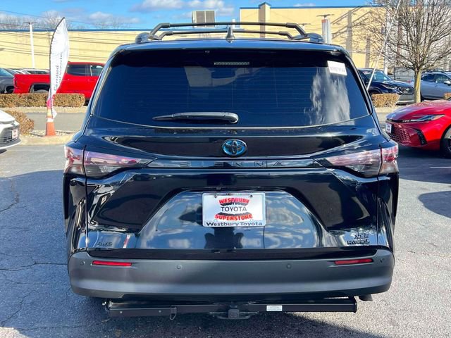 Certified 2024 Toyota Sienna XLE Woodland Edition image 12