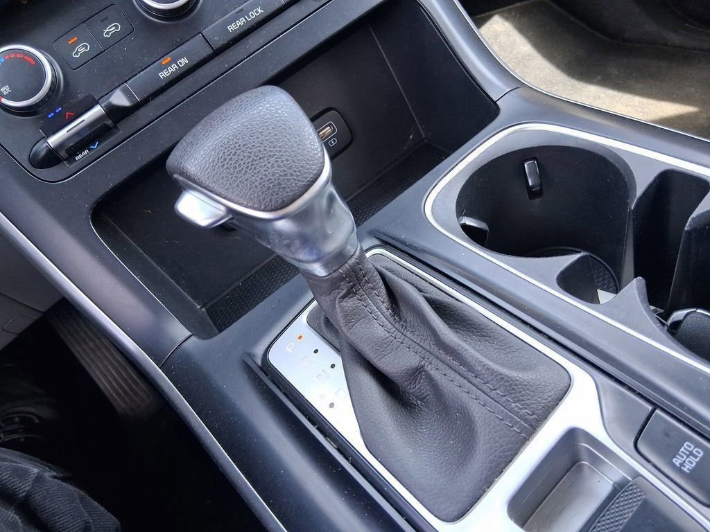 Used 2023 Kia Carnival LX image 38