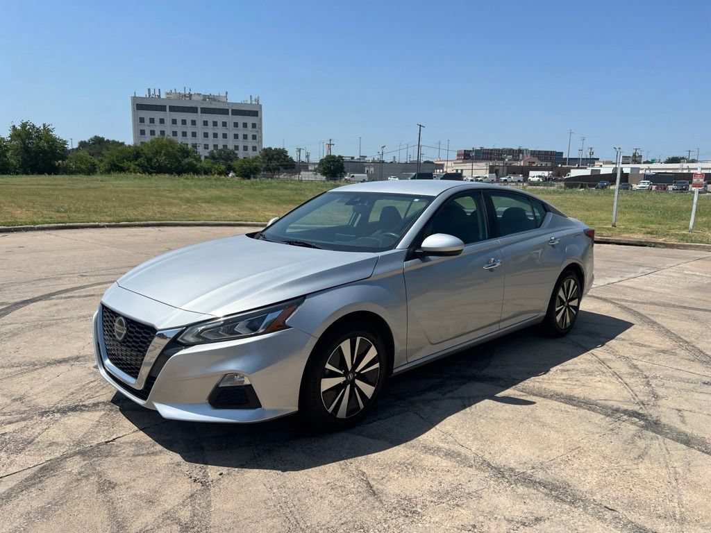 Used 2022 Nissan Altima 2.5 SV FWD video 1