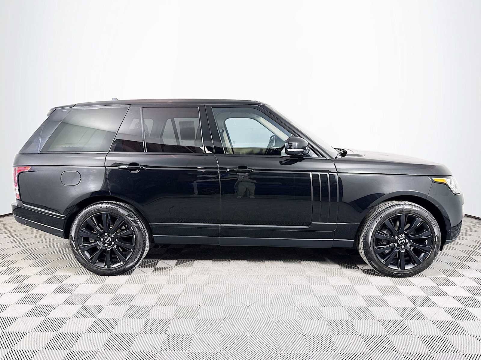 Used 2016 Land Rover Range Rover Supercharged image 4
