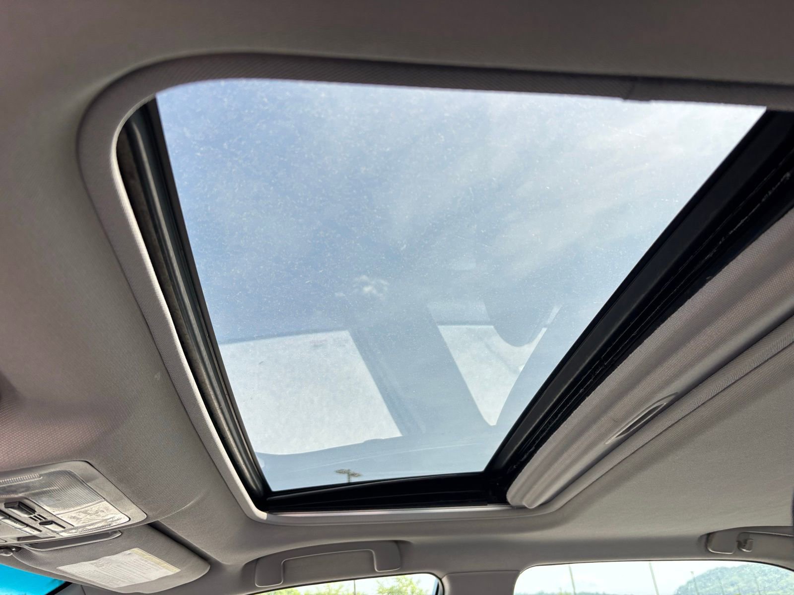 Used 2014 Toyota Camry SE w/ Moonroof Package FWD image 6