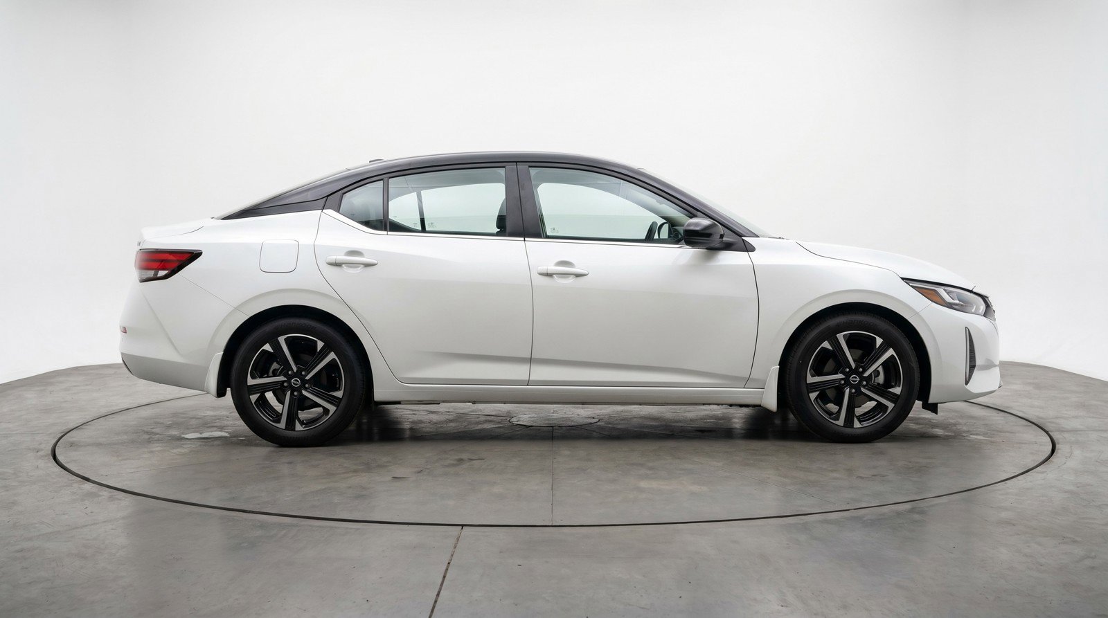 Used 2025 Nissan Sentra SV FWD image 11