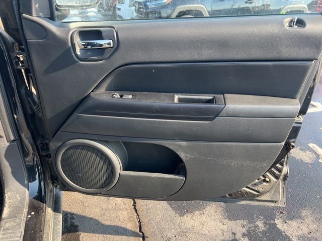 Used 2011 Jeep Compass Latitude image 25