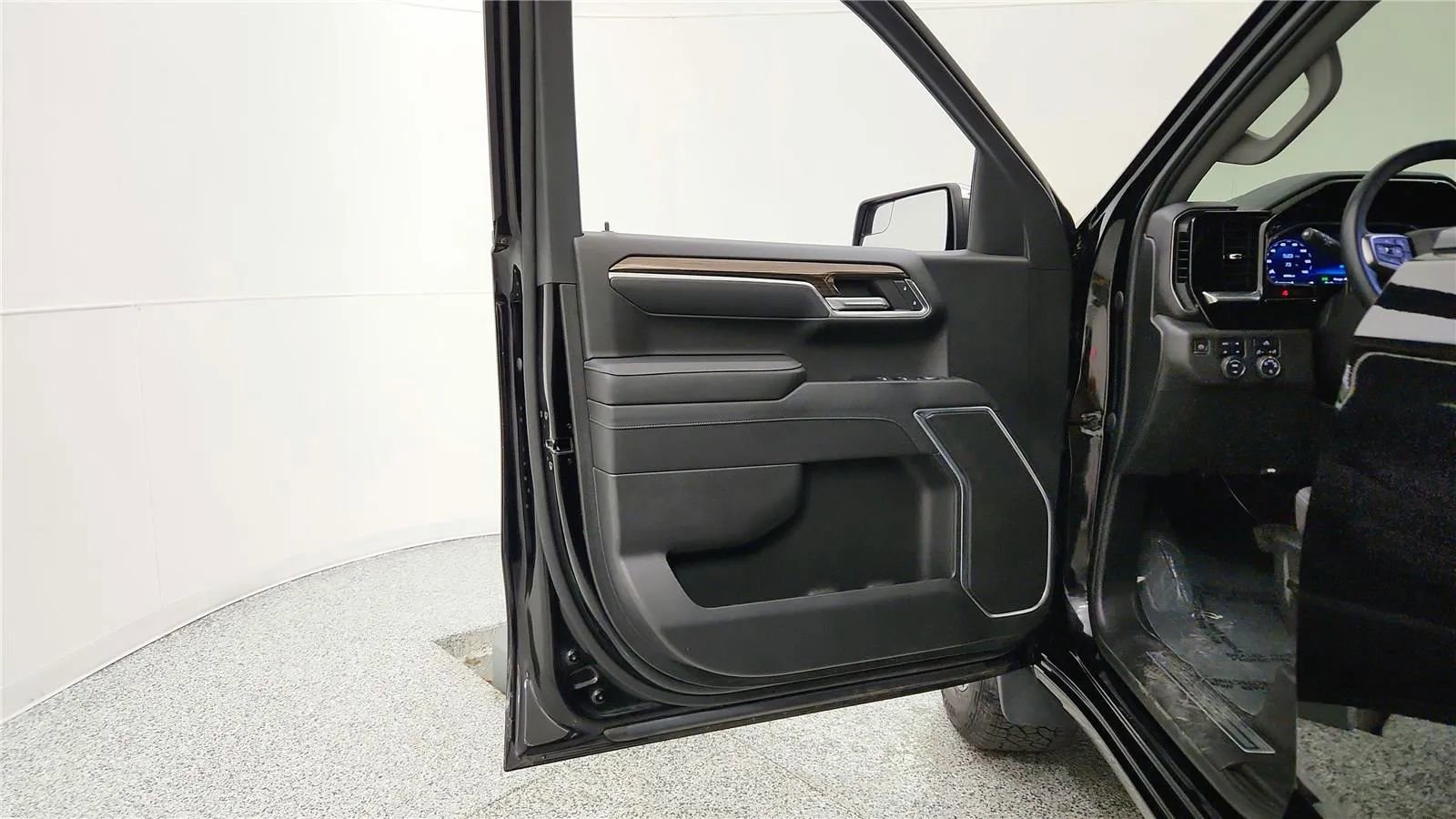 Used 2023 Chevrolet Silverado 1500 LT image 34