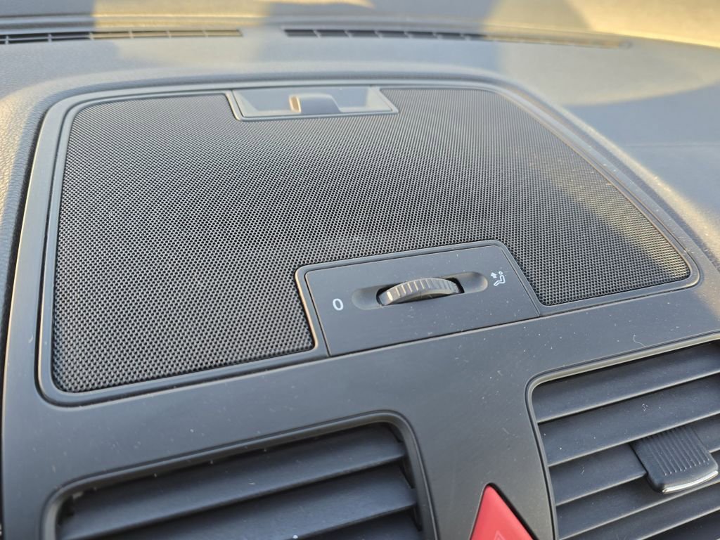 Used 2008 Volkswagen Rabbit S image 28